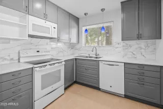 Photo #1: 6935721 Listing 