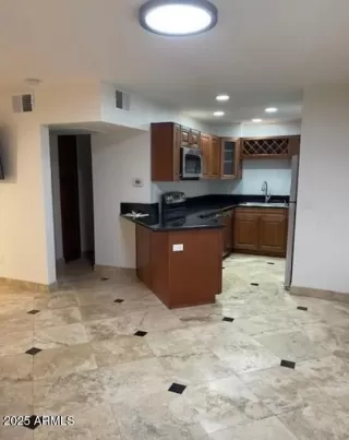 Photo #5: 6936052 Listing 