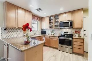 Photo #6: 6936095 Listing 
