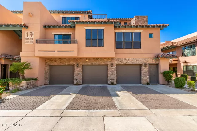 MLS: 6936117 Condo For Sale