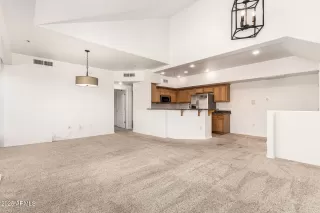 Photo #4: 6936117 Listing 