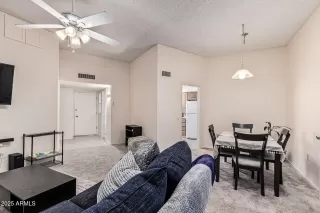 Photo #6: 6936242 Listing 