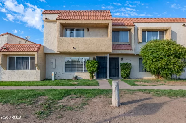 MLS: 6936292 Condo For Sale