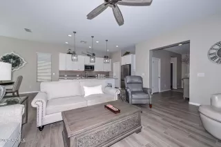 Photo #4: 6936385 Listing