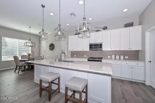 Photo #5: 6936385 Listing