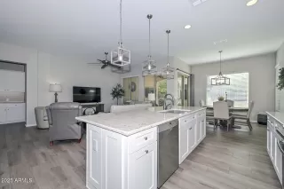 Photo #6: 6936385 Listing