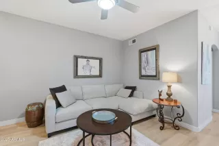 Photo #5: 6936387 Listing 