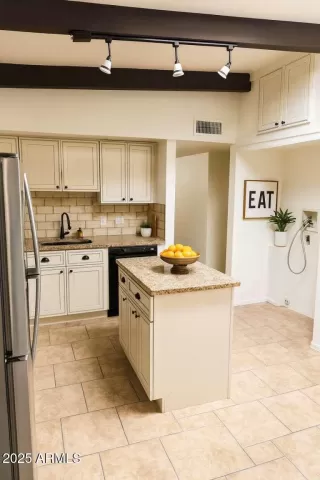 Photo #2: 6936595 Listing 