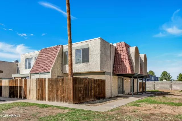 MLS: 6936852 Condo For Sale