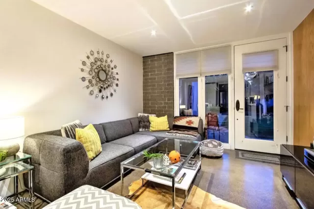 MLS: 6936870 Condo For Sale