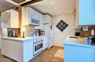 Photo #3: 6936870 Listing