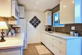 Photo #4: 6936870 Listing