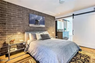 Photo #5: 6936870 Listing