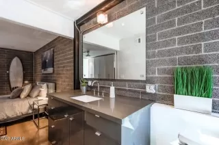 Photo #6: 6936870 Listing