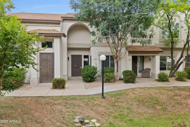 MLS: 6937173 Condo For Sale