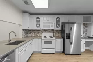 Photo #1: 6937173 Listing 