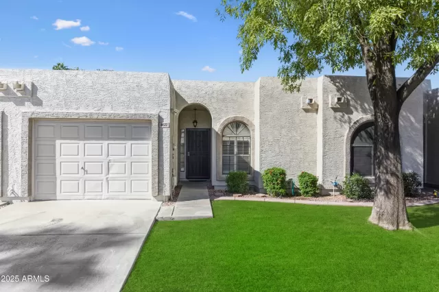 MLS: 6937542 Condo For Sale
