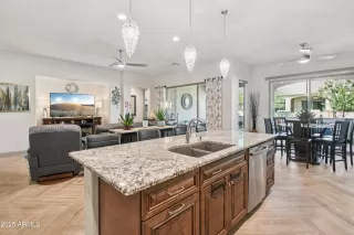 Photo #6: 6937614 Listing