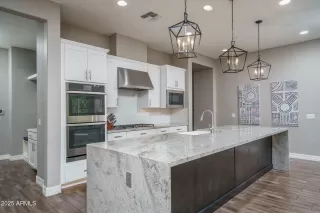 Photo #3: 6937630 Listing
