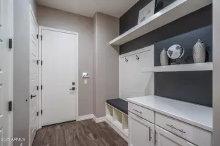 Photo #4: 6937630 Listing