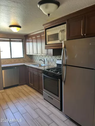 Photo #3: 6937650 Listing 