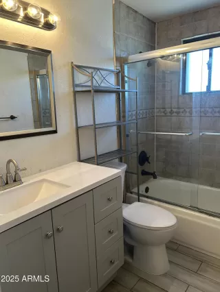 Photo #5: 6937650 Listing 