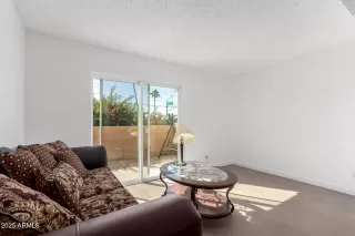 Photo #5: 6937722 Listing 