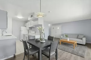 Photo #4: 6937761 Listing