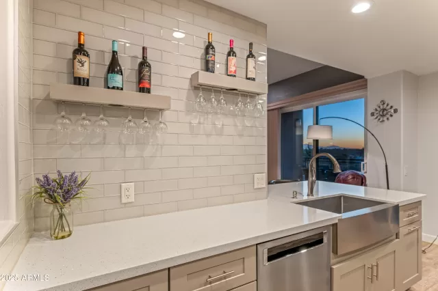 MLS: 6938031 Condo For Sale