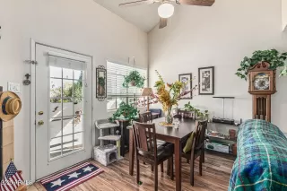 Photo #5: 6938072 Listing