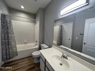 Photo #6: 6938186 Listing