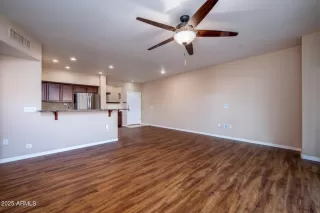 Photo #5: 6938198 Listing