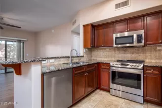 Photo #6: 6938198 Listing