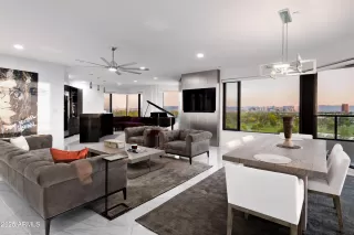 More Details about MLS # 6938292 : 1040 E OSBORN ROAD#904