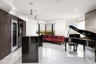 Photo #5: 6938292 Listing