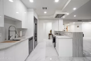 Photo #6: 6938292 Listing