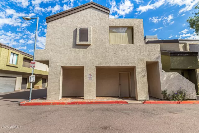 MLS: 6938336 Condo For Sale