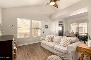 Photo #6: 6938336 Listing