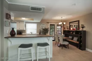 Photo #3: 6938366 Listing