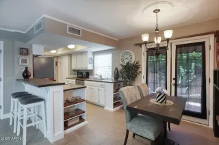 Photo #4: 6938366 Listing