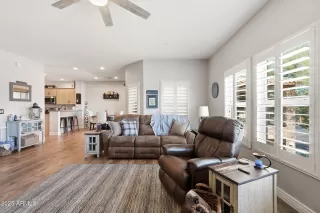Photo #4: 6938405 Listing
