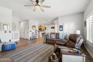 Photo #5: 6938405 Listing