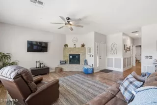 Photo #6: 6938405 Listing