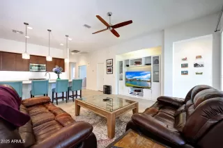 Photo #5: 6938473 Listing