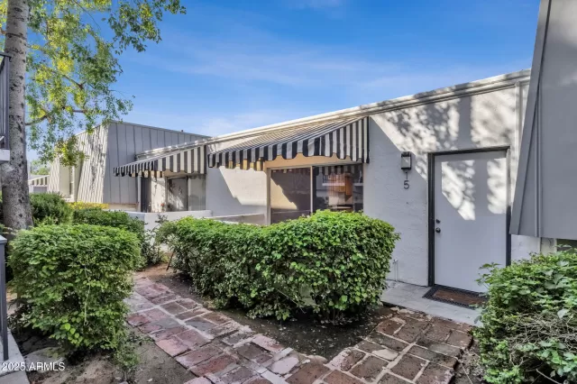 MLS: 6938499 Condo For Sale