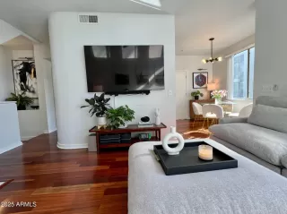 Photo #6: 6938779 Listing