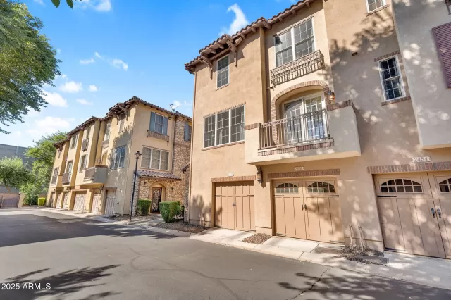 MLS: 6938892 Condo For Sale
