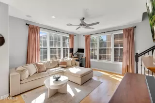 Photo #6: 6938892 Listing