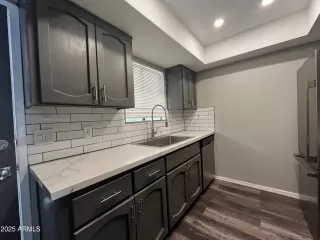 Photo #5: 6939089 Listing