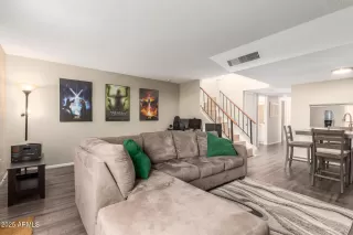 Photo #3: 6939126 Listing